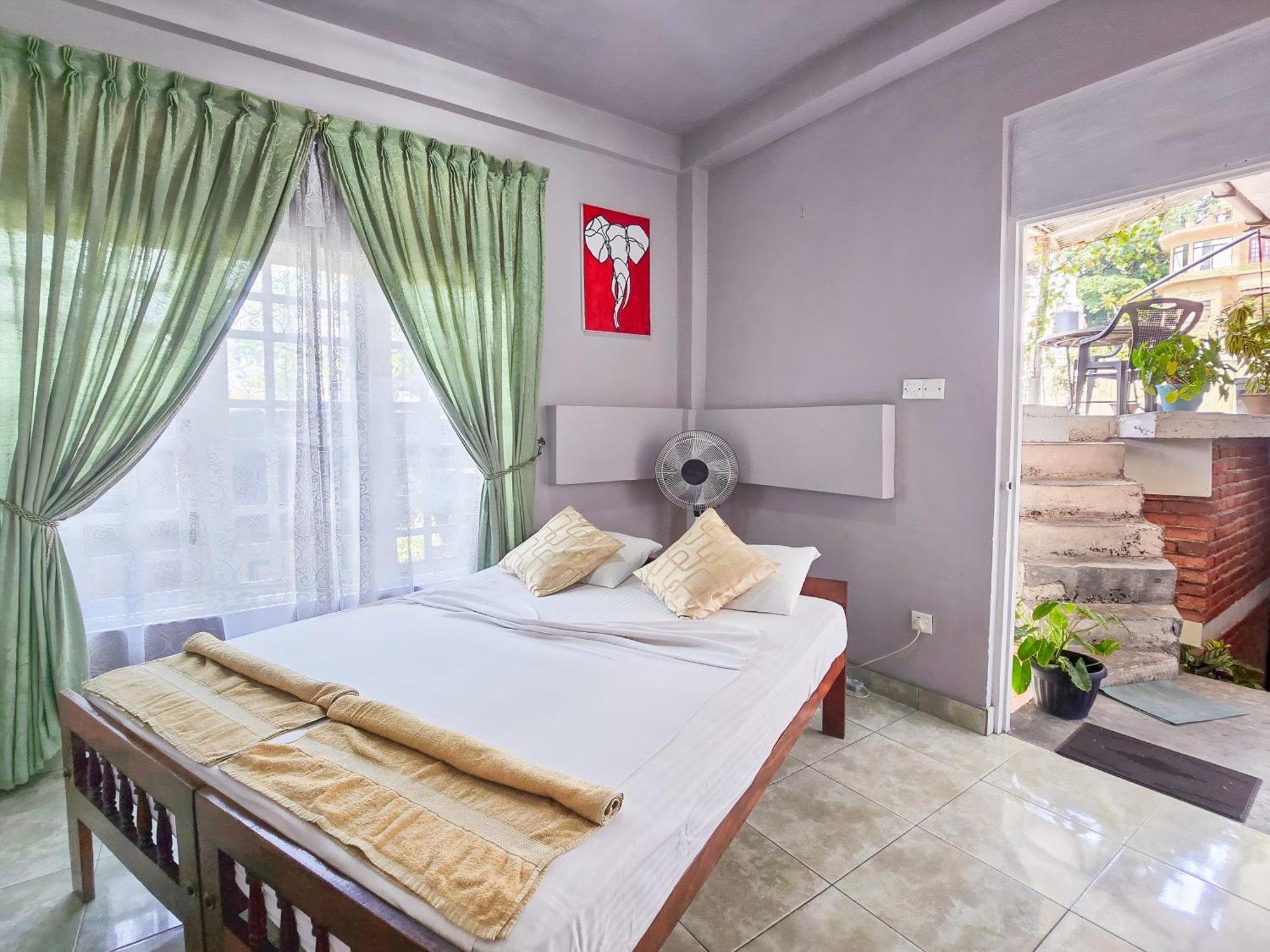 The Brick House Канді Екстер'єр фото